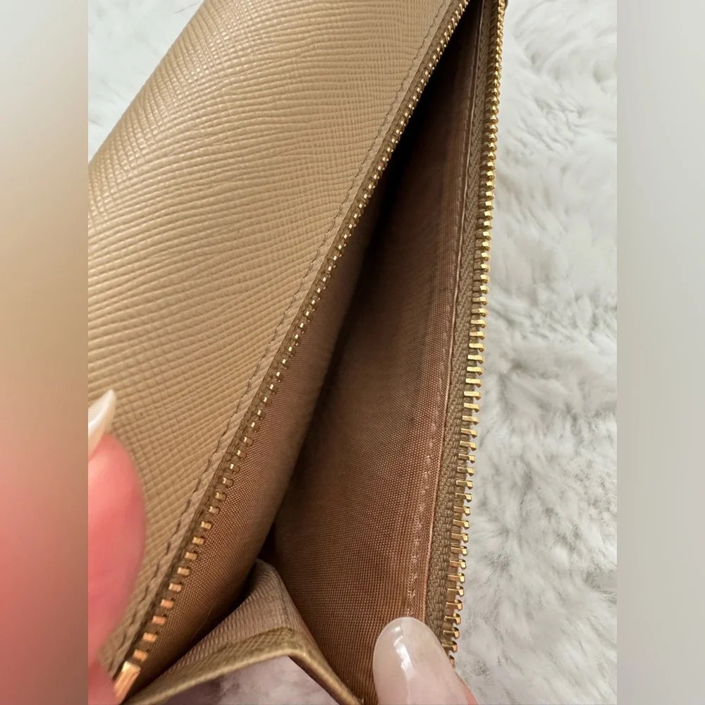 Authentic Prada Large Wallet - Saffiano Leather - Picture 8 of 11